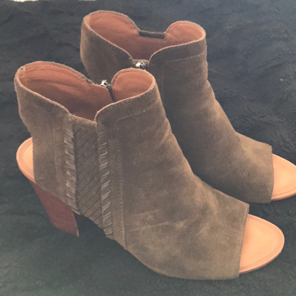 Franco Sarto Olive green suede zipper booties
